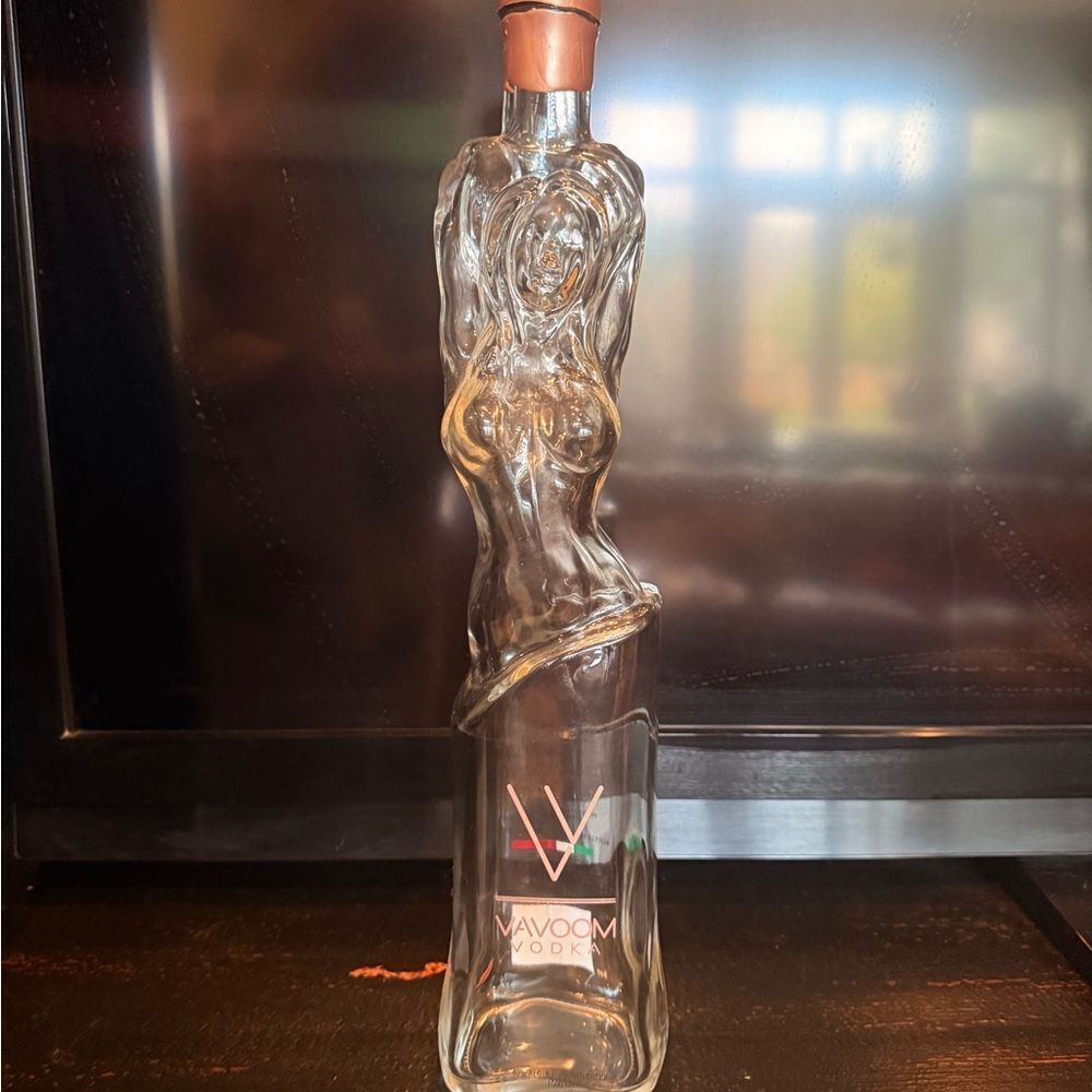Collectible Vavoom Vodka Bottle with Artistic Design Feminine Glass Sculpture - Picture 2 of 13